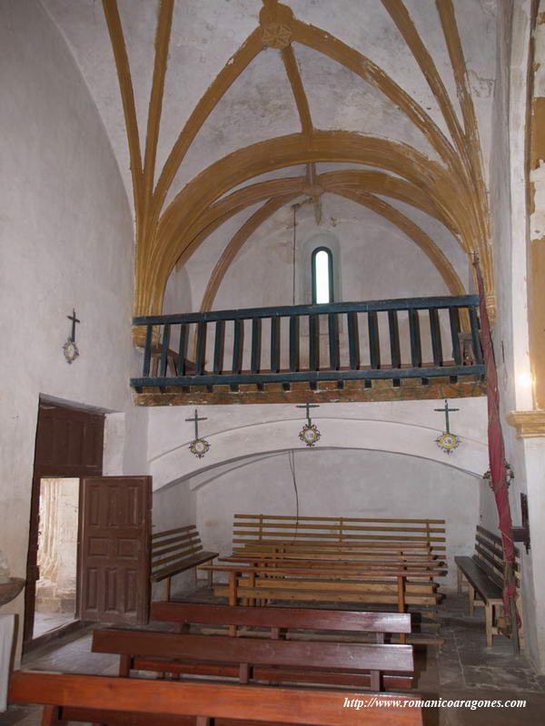 INTERIOR DE LA NAVE HACIA LOS PIES. CORO ALTO DE OBRA